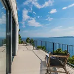 Beautiful Seafront Split 9 Bedrooms Bellamar Vista Retreat