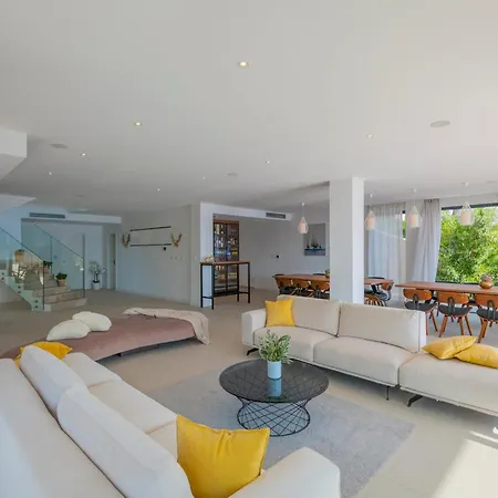 Beautiful Seafront Split 9 Bedrooms Bellamar Vista Retreat Large Heated Infinity Pool Jacuzzi *