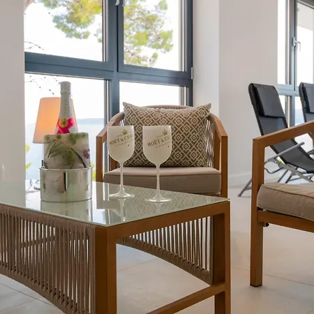 Beautiful Seafront Split 9 Bedrooms Bellamar Vista Retreat Large Heated Infinity Pool Jacuzzi Makarska