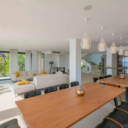 Vila Beautiful Seafront Split 9 Bedrooms Bellamar Vista Retreat Large Heated Infinity Pool Jacuzzi *