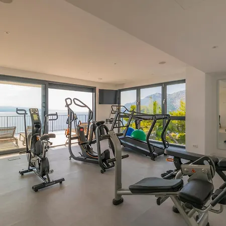 Beautiful Seafront Split 9 Bedrooms Bellamar Vista Retreat Large Heated Infinity Pool Jacuzzi