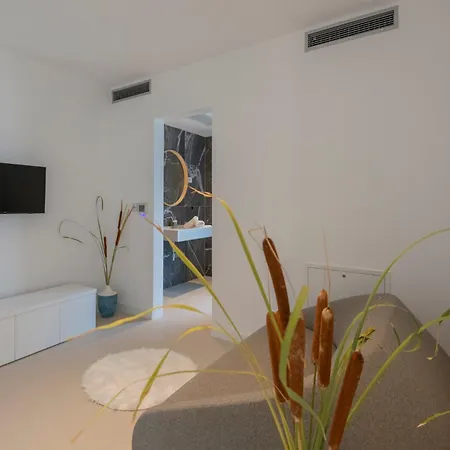 Villa Beautiful Seafront Split 9 Bedrooms Bellamar Vista Retreat Large Heated Infinity Pool Jacuzzi