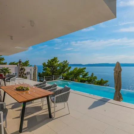 Villa Beautiful Seafront Split 9 Bedrooms Bellamar Vista Retreat Large Heated Infinity Pool Jacuzzi Makarska