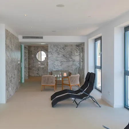 Vila Beautiful Seafront Split 9 Bedrooms Bellamar Vista Retreat Large Heated Infinity Pool Jacuzzi