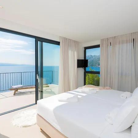 Beautiful Seafront Split 9 Bedrooms Bellamar Vista Retreat Large Heated Infinity Pool Jacuzzi Villa Makarska