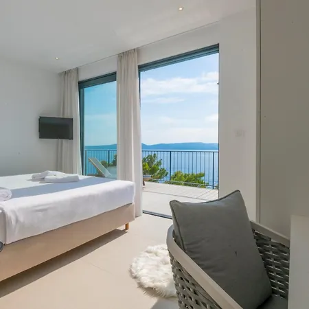 Villa Beautiful Seafront Split 9 Bedrooms Bellamar Vista Retreat Large Heated Infinity Pool Jacuzzi Makarska