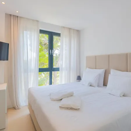 Beautiful Seafront Split 9 Bedrooms Bellamar Vista Retreat Large Heated Infinity Pool Jacuzzi * Makarská
