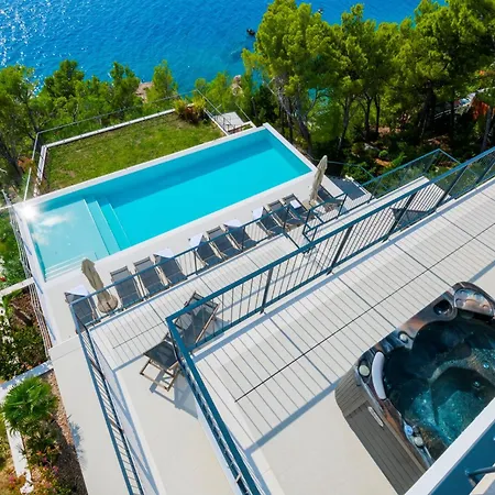 Beautiful Seafront Split 9 Bedrooms Bellamar Vista Retreat Large Heated Infinity Pool Jacuzzi Makarská