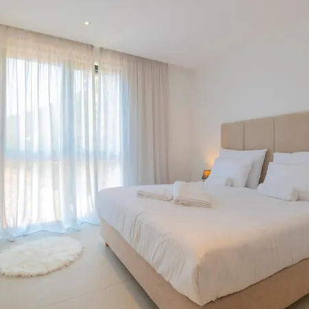 Beautiful Seafront Split 9 Bedrooms Bellamar Vista Retreat