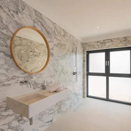 Beautiful Seafront Split 9 Bedrooms Bellamar Vista Retreat Large Heated Infinity Pool Jacuzzi *