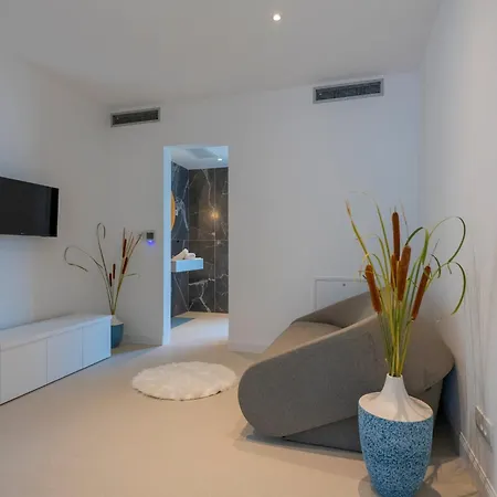 Beautiful Seafront Split 9 Bedrooms Bellamar Vista Retreat Large Heated Infinity Pool Jacuzzi *
