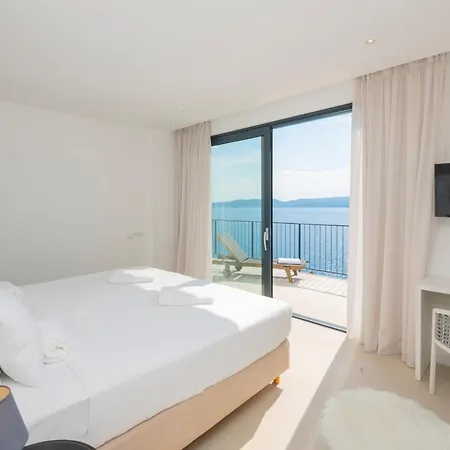 Beautiful Seafront Split 9 Bedrooms Bellamar Vista Retreat Large Heated Infinity Pool Jacuzzi Villa