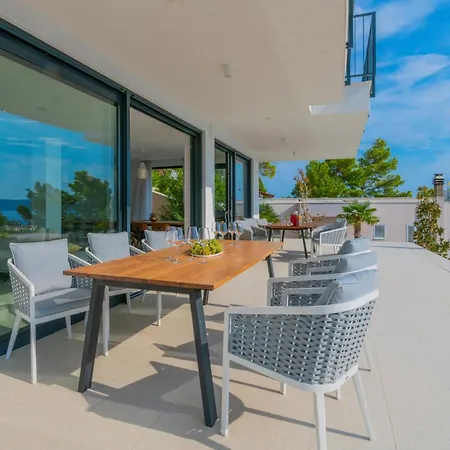 Villa Beautiful Seafront Split 9 Bedrooms Bellamar Vista Retreat Large Heated Infinity Pool Jacuzzi