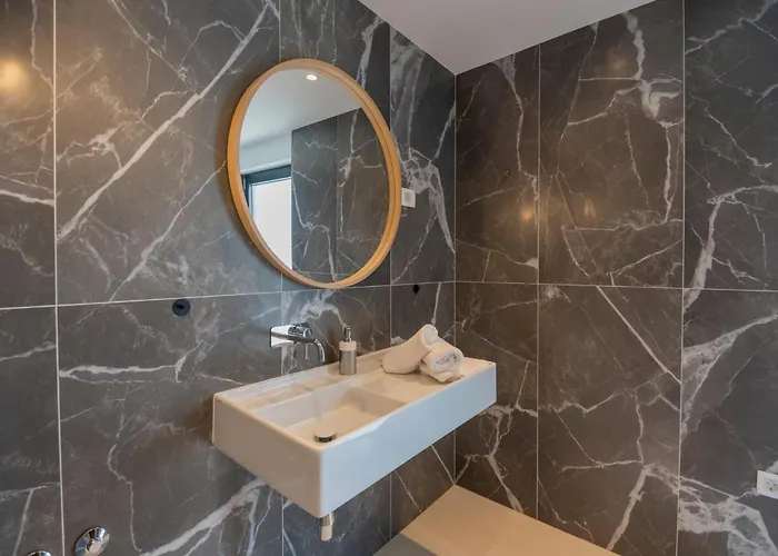 Beautiful Seafront Split 9 Bedrooms Bellamar Vista Retreat