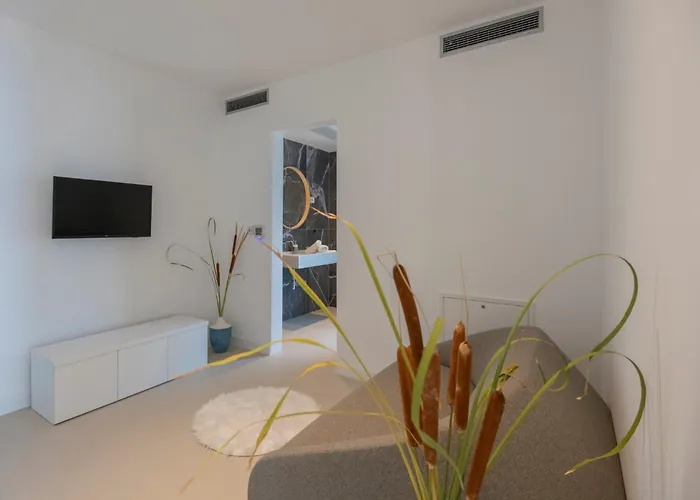 Villa Beautiful Seafront Split 9 Bedrooms Bellamar Vista Retreat