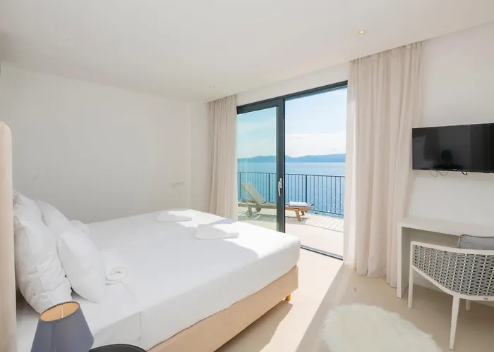 Beautiful Seafront Split 9 Bedrooms Bellamar Vista Retreat Villa *